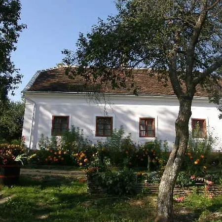 Multidezo Porta - Nepi Muemlek Hazak Az Orsegben Lägenhet