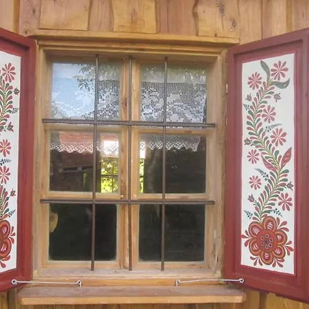 Multidezo Porta - Nepi Muemlek Hazak Az Orsegben Daire