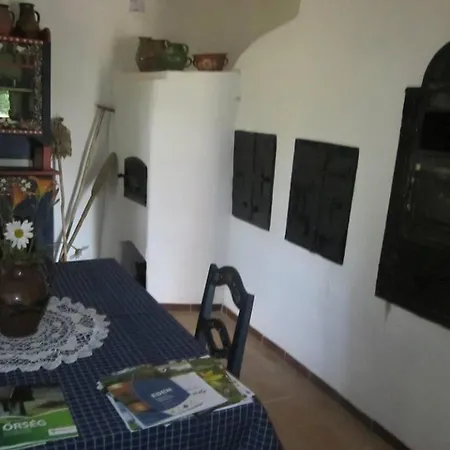 Multidezo Porta - Nepi Muemlek Hazak Az Orsegben Daire *